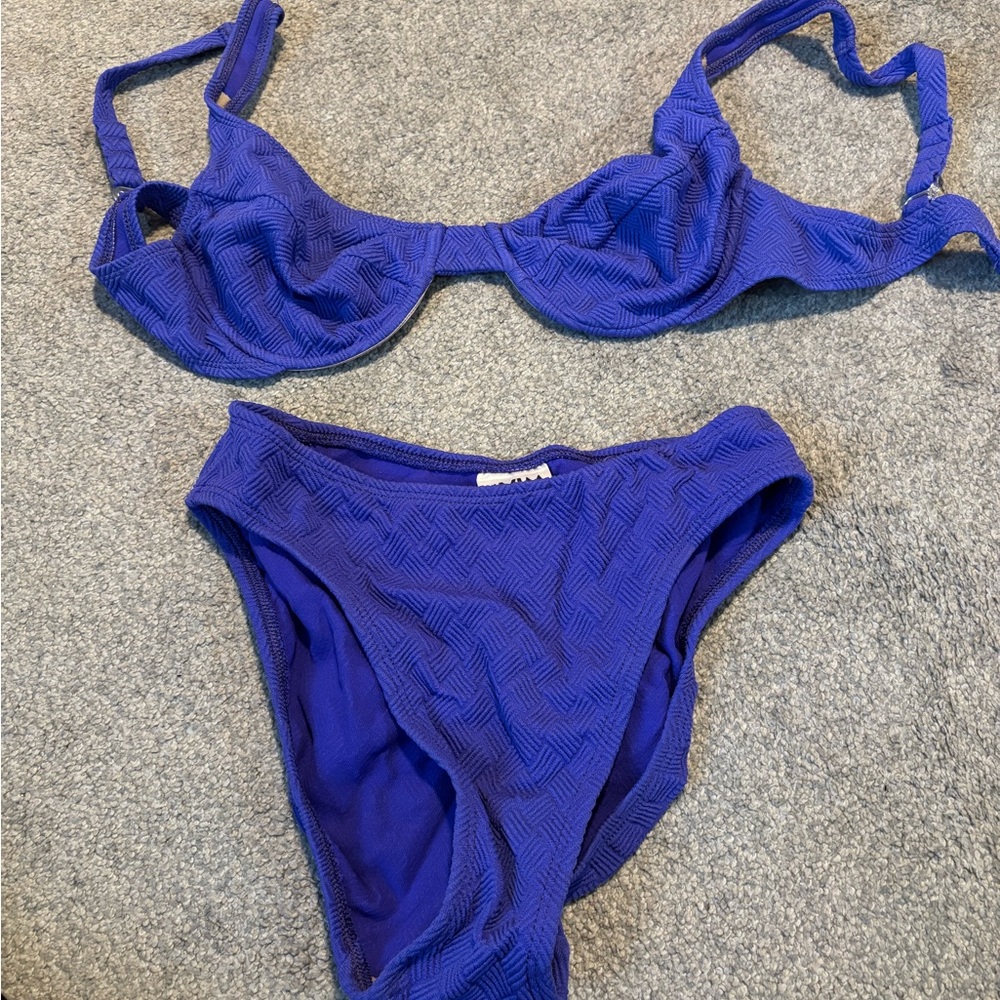Vintage 90’s high leg bikini with bra wire top textured 90s pattern